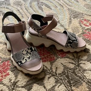 Sorel Kinetic sandals in Mauve Vapor